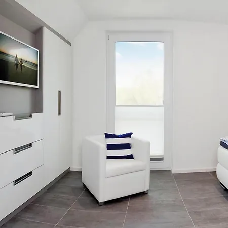 Am Yachthafen In Peenemunde