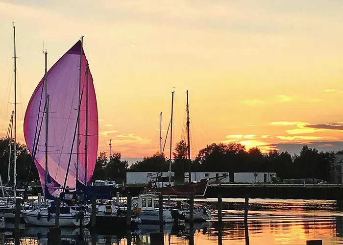 Am Yachthafen In *